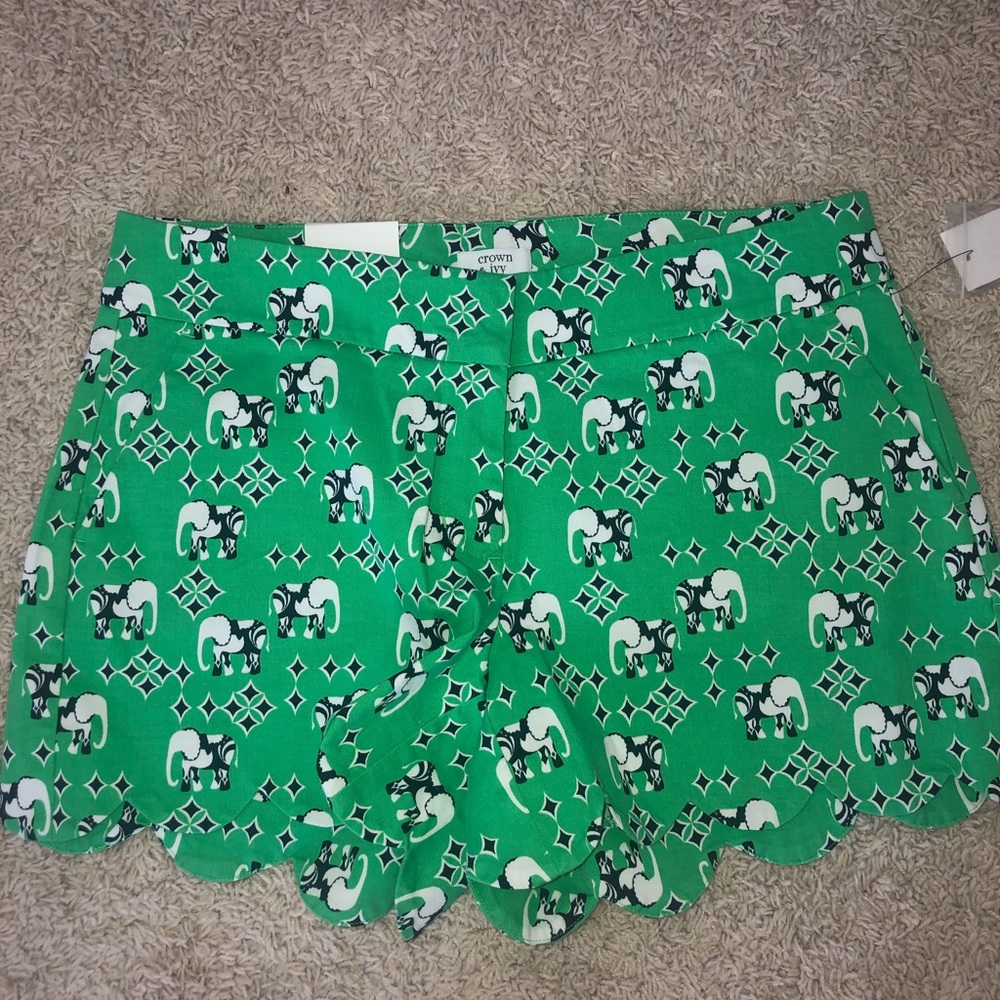 NEW WITH TAGS Crown & Ivy scalloped shorts